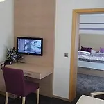 Lenauhof Otel 3*