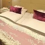 Lenauhof 3*