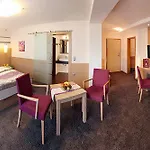 Otel Lenauhof
