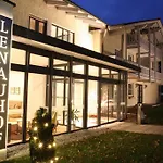 Hotel Lenauhof 3*