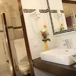 Lenauhof 3*