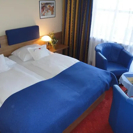 Hotel Lenauhof 3*