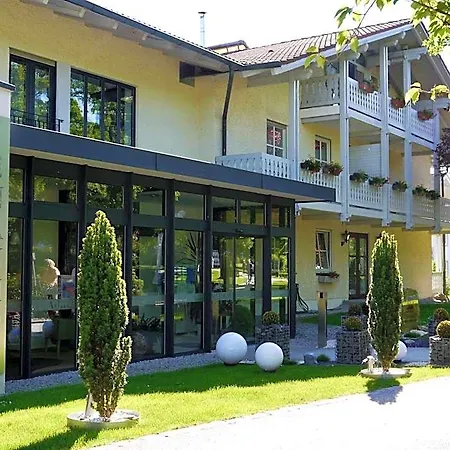 Hotel Lenauhof 3*