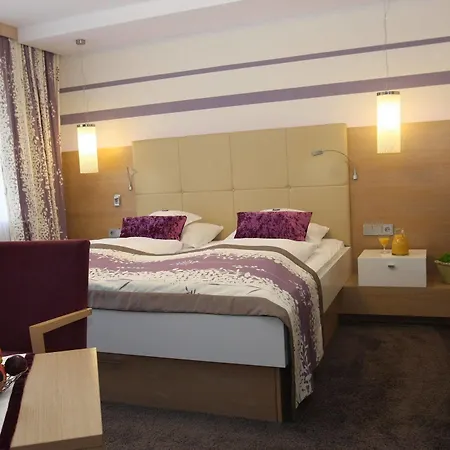 Lenauhof Hotel 3*