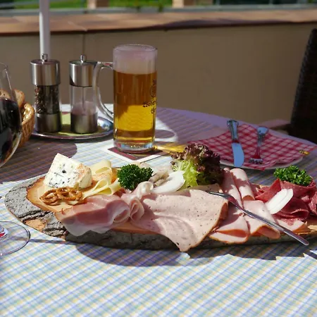 Lenauhof 3*
