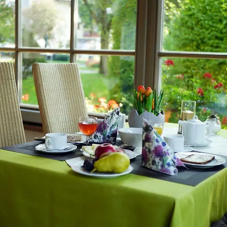 Hotel Lenauhof 3*