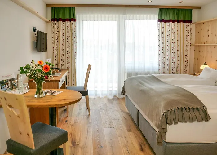 Lenauhof 3*