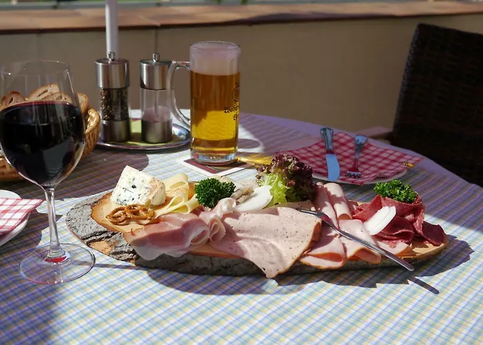 Lenauhof 3*